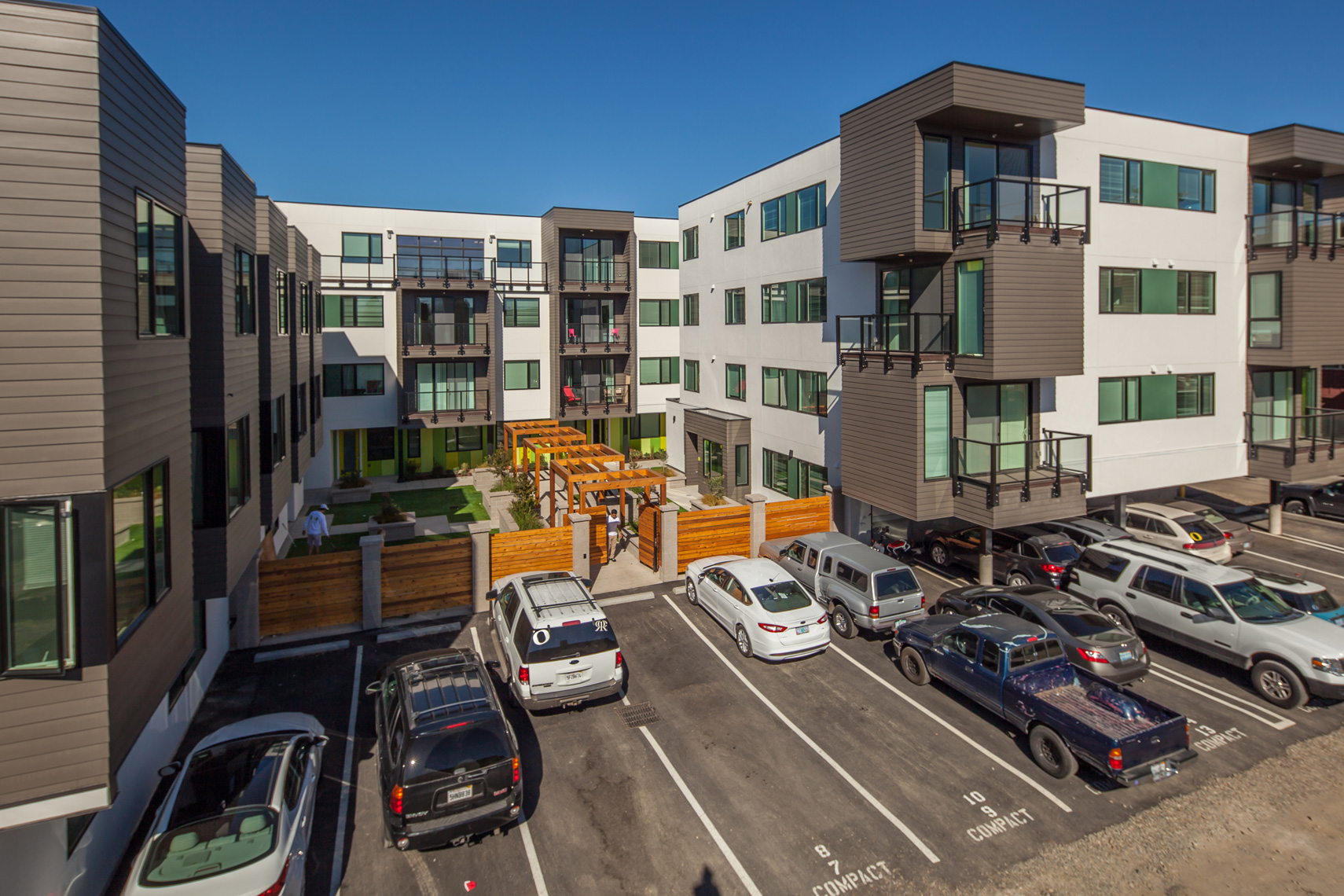 THEANDY_MULTIFAMILY_COURTYARDABOVE_SMALL