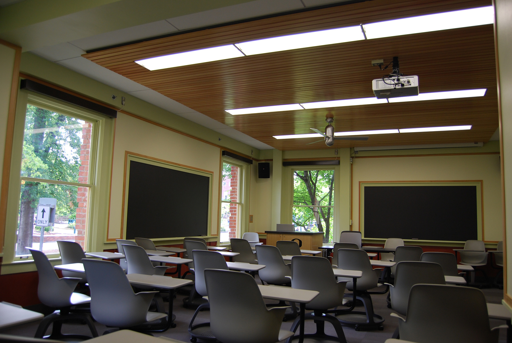 UOFRIEND_INST_CLASSROOM_SMALL